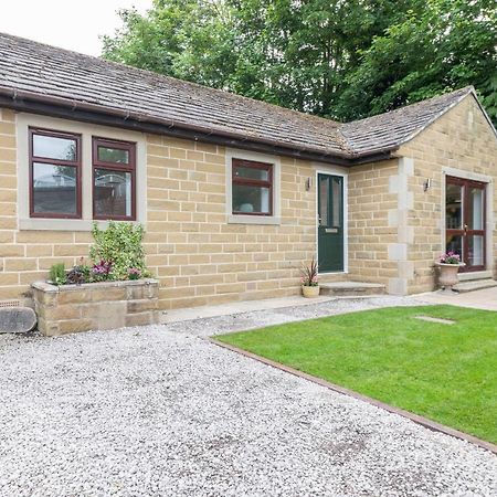 Large 2-Bedroom Bungalow Near Airedale Hospital, Keighley, Convenient Location With Parking Steeton Bagian luar foto
