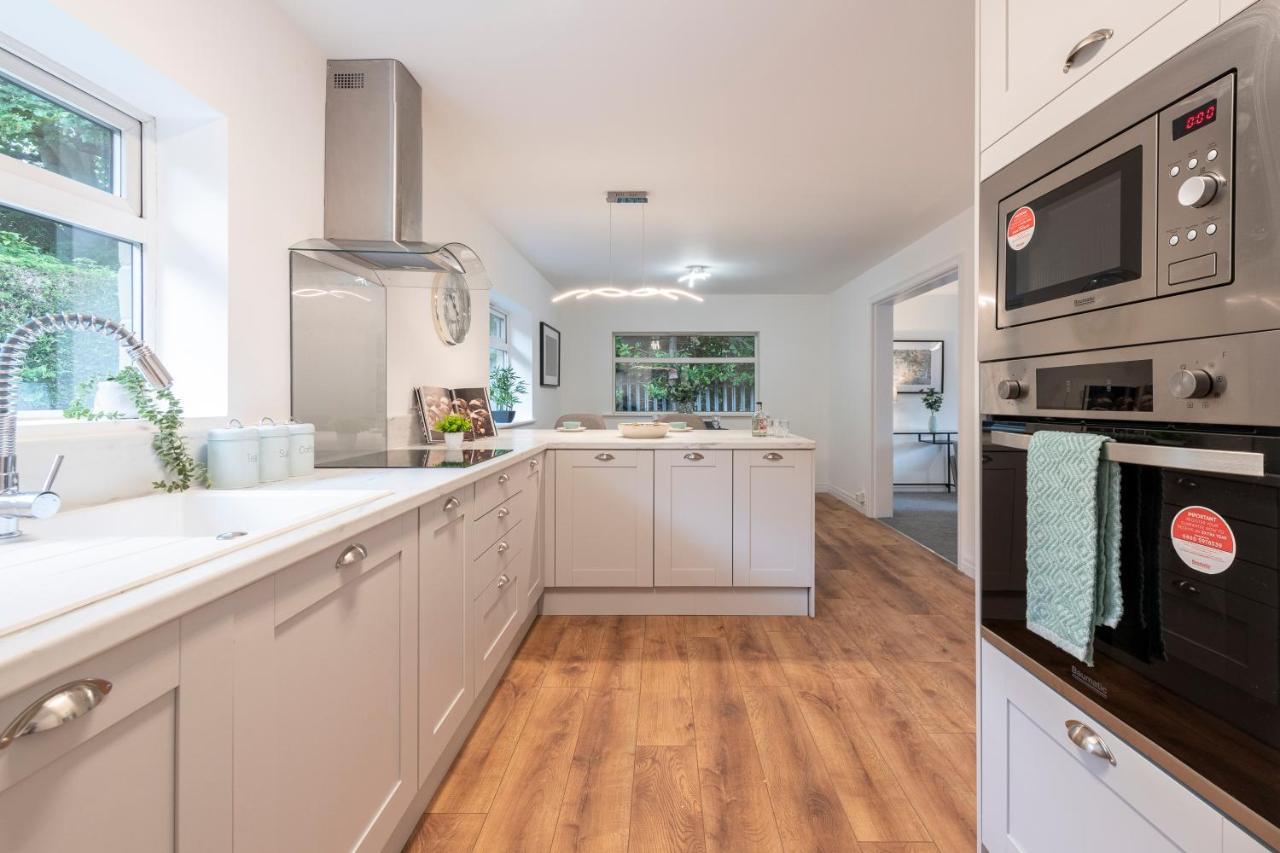 Large 2-Bedroom Bungalow Near Airedale Hospital, Keighley, Convenient Location With Parking Steeton Bagian luar foto