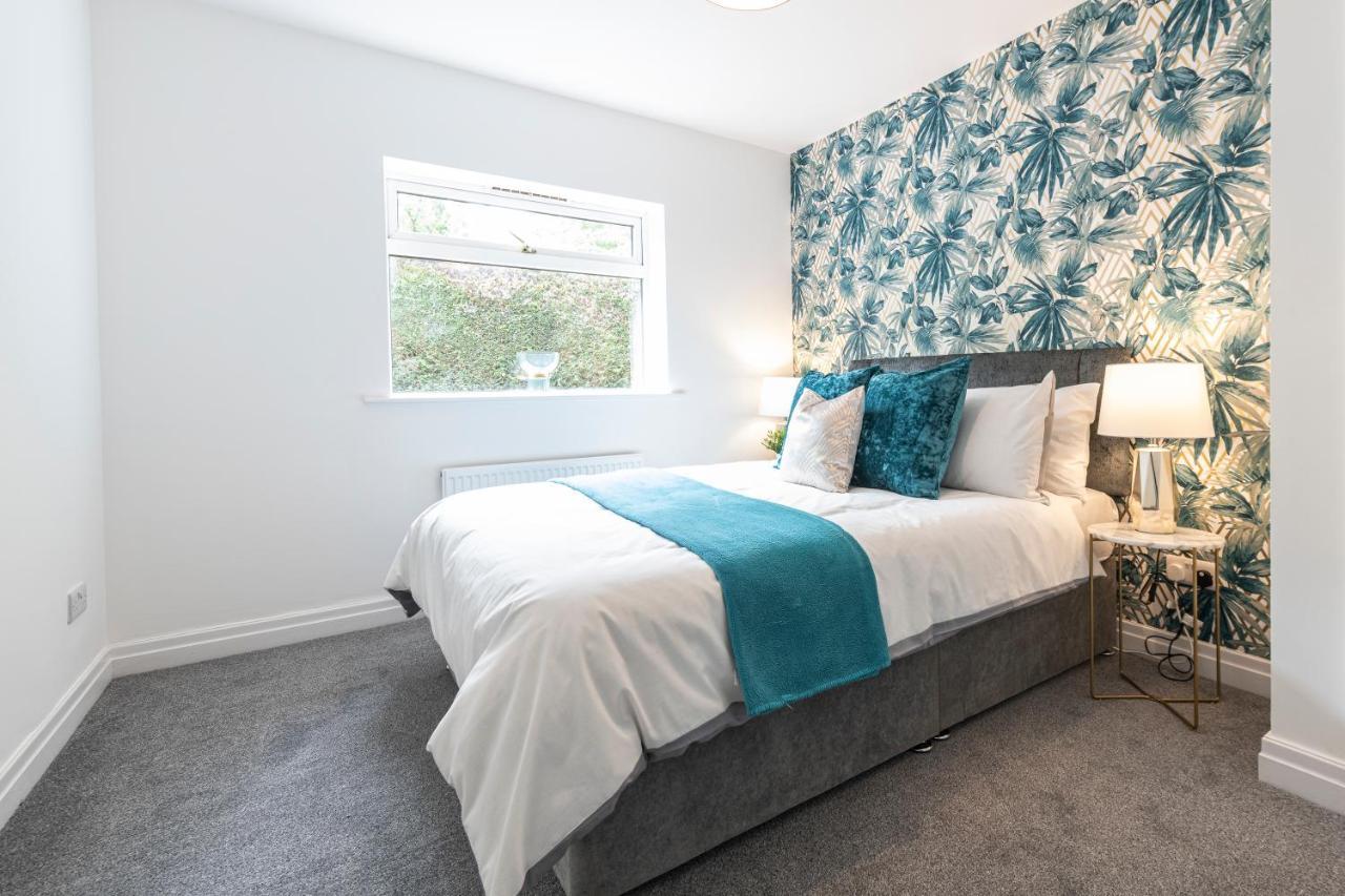 Large 2-Bedroom Bungalow Near Airedale Hospital, Keighley, Convenient Location With Parking Steeton Bagian luar foto